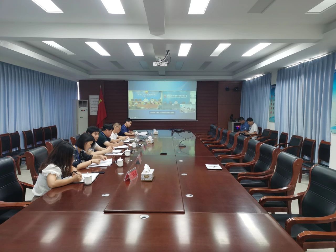 微信图片_20201103145853.jpg NG大舞台-有梦你就来 -致力于新媒体舞台视觉艺术创作整案服务