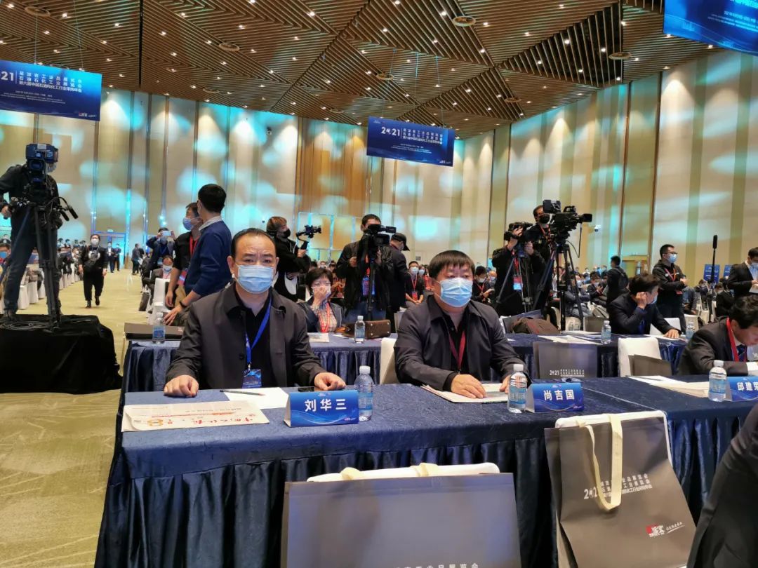 微信图片_20211112170003.jpg NG大舞台-有梦你就来 -致力于新媒体舞台视觉艺术创作整案服务